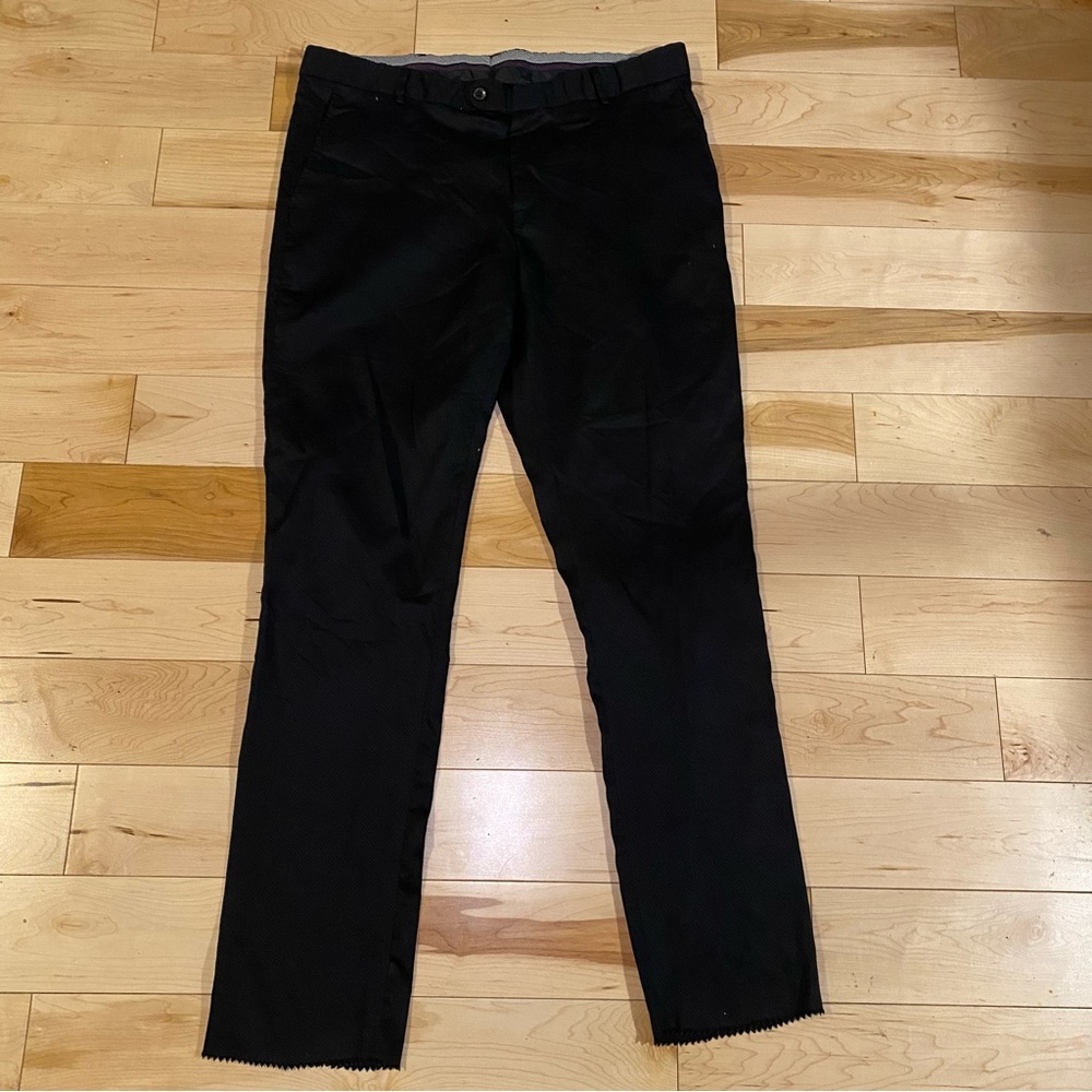 🤍 Black Slim-Fit Trousers